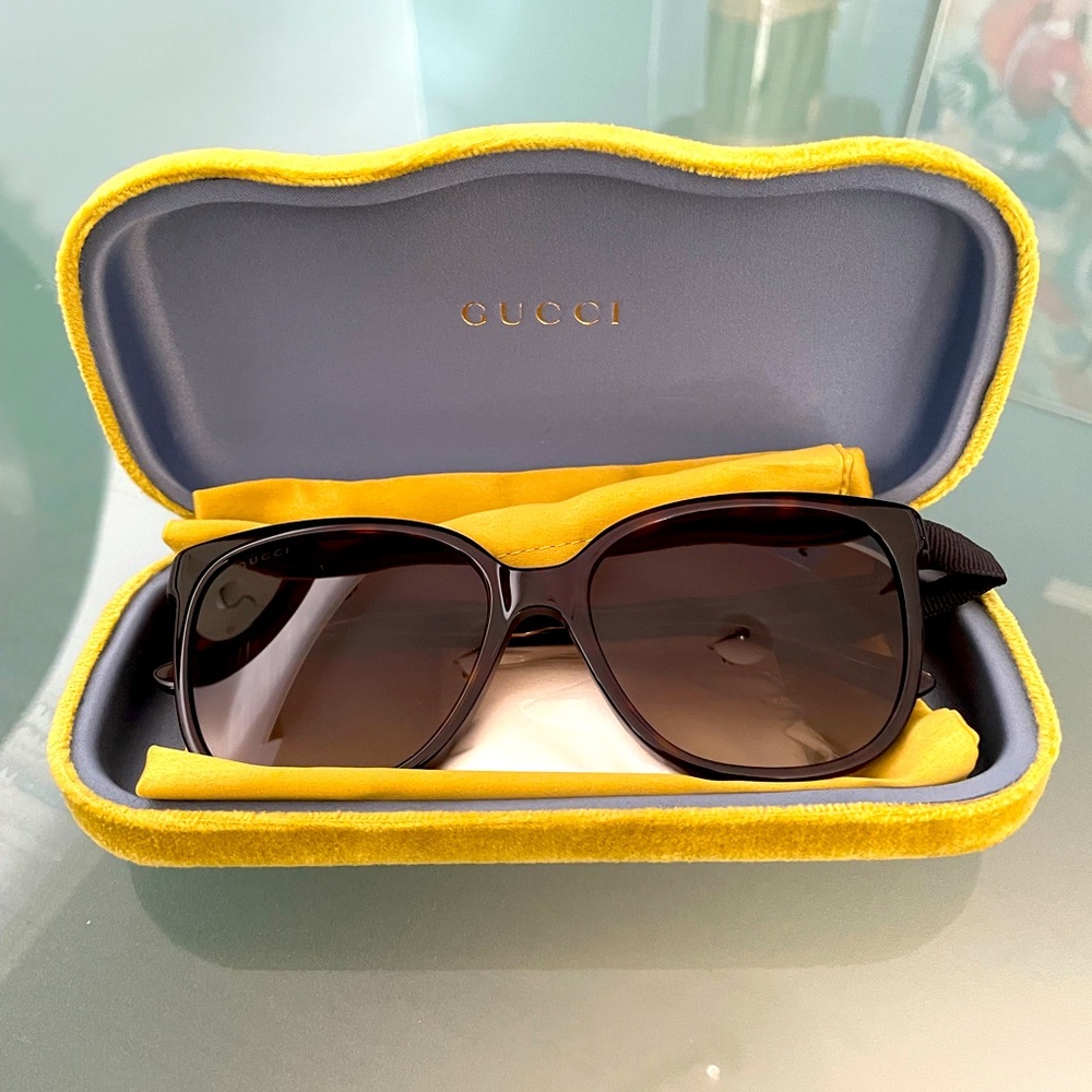 Gucci sun glasses, brand new, never used